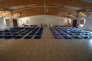 Vipassana Dhamma mahi hall de meditation